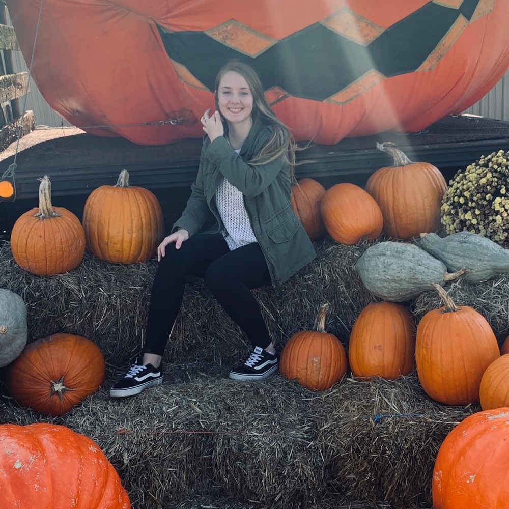 Meet your Posher, Cami